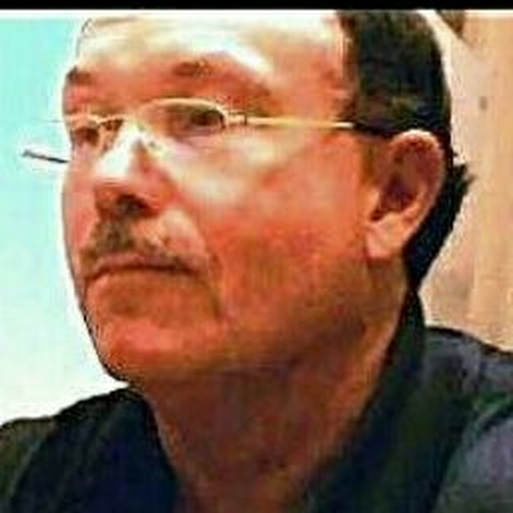 Meet your Posher, Dennis