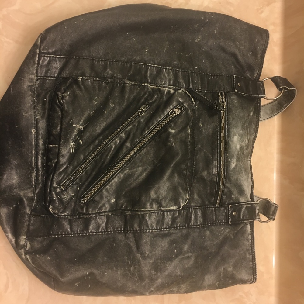 Decree Deep-Set Shoulder Bag