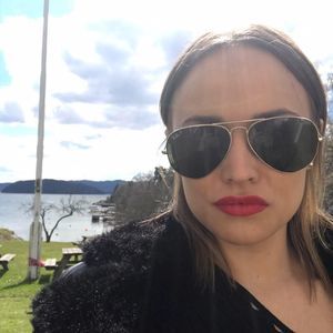 Meet your Posher, Adina