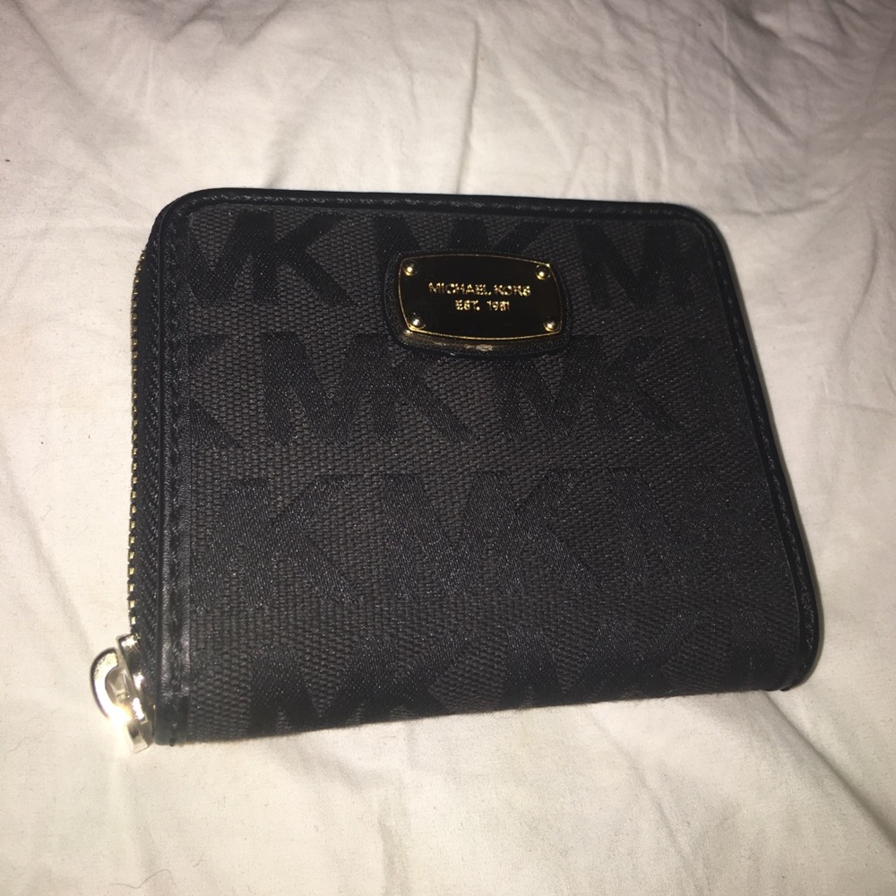 😱💕PRICE DROP💕💓Michael Kors wallet