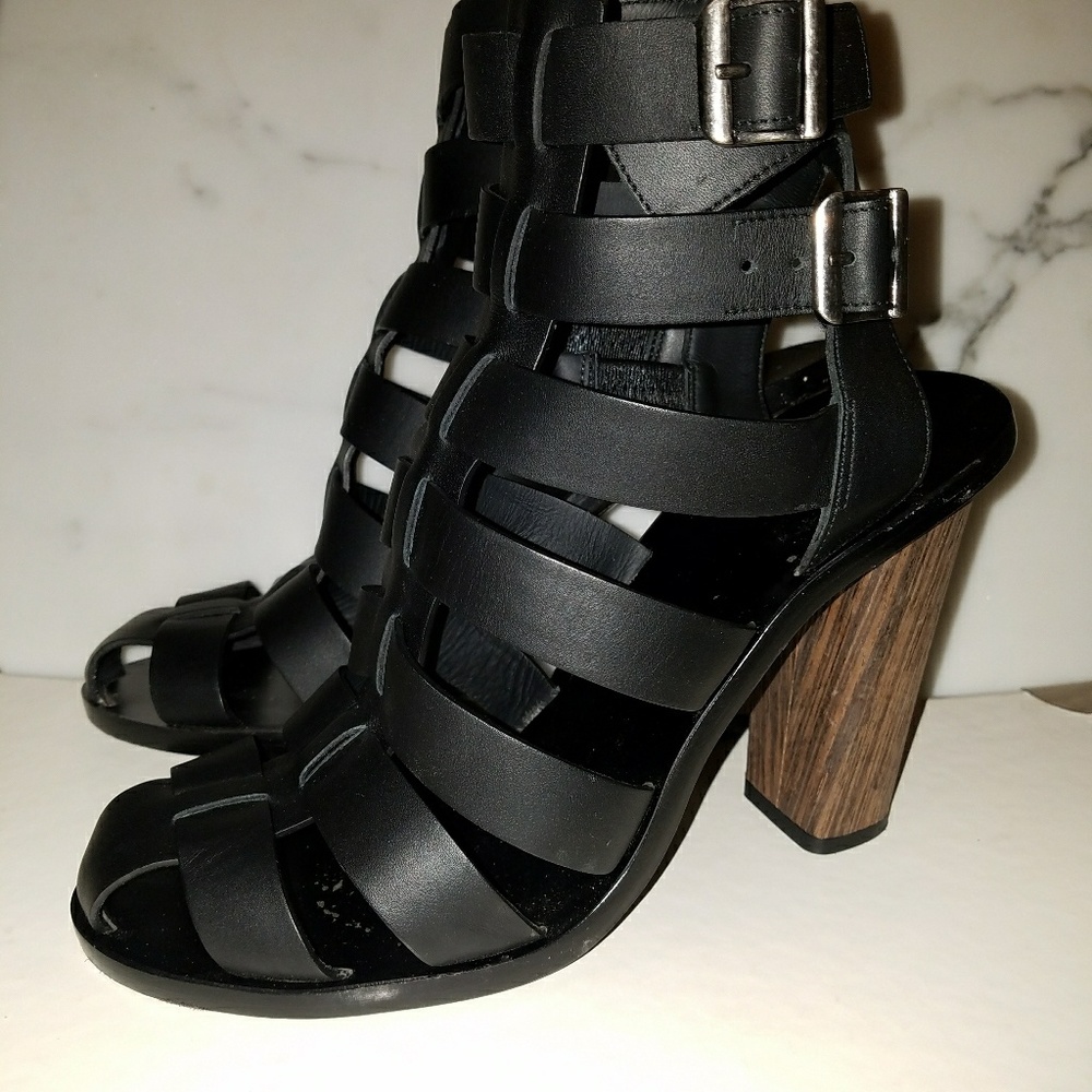 Vince 'Nicollet' Caged Sandal