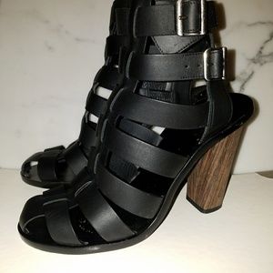 Vince 'Nicollet' Caged Sandal