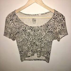 Cheetah print crop top 🐆