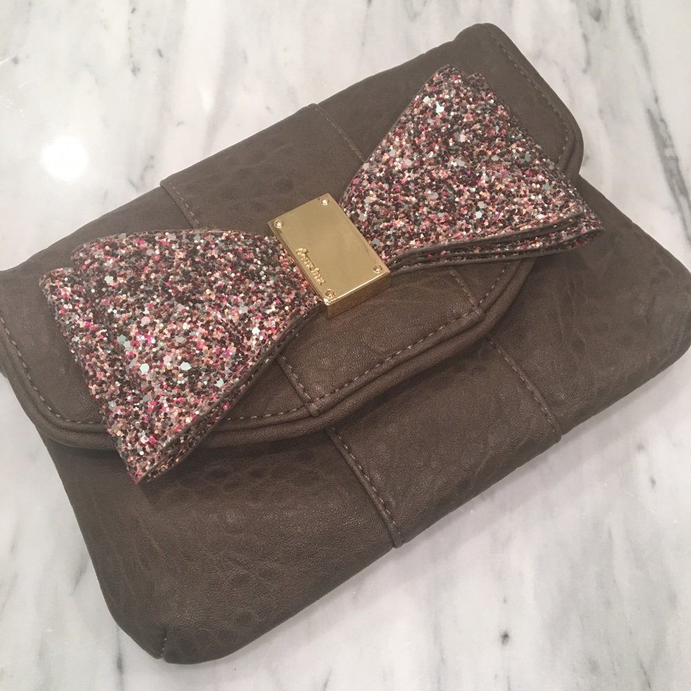 🎀DEUX LUX Leather & Sequin Bow Clutch Purse NWT