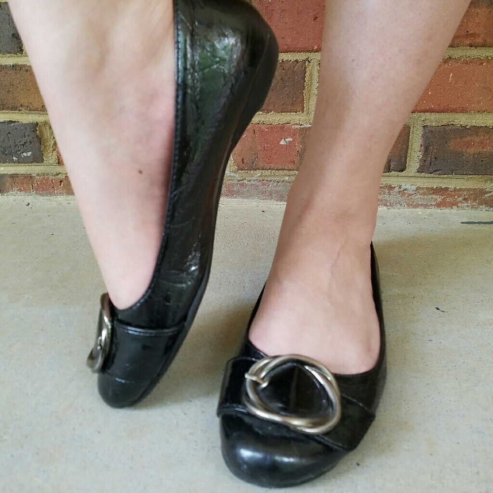 Black patent buckle comfort flats