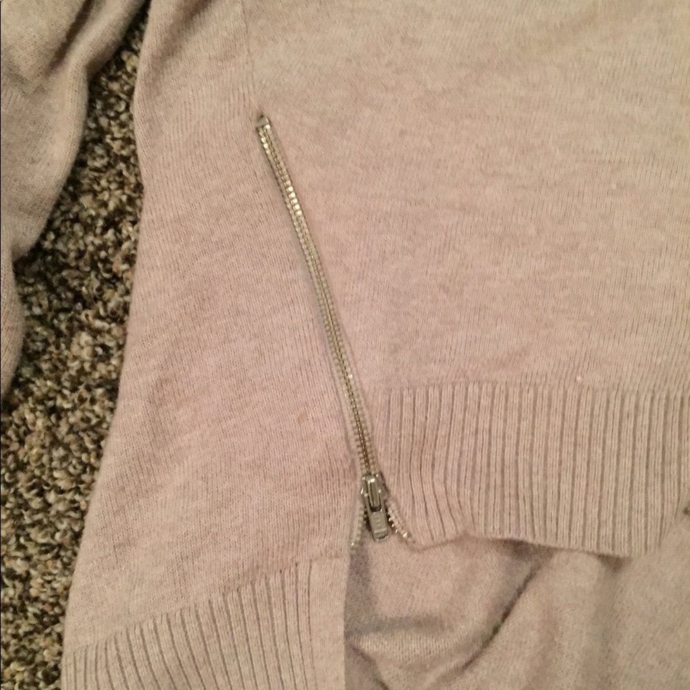 Express Sweater - Picture 3 of 3