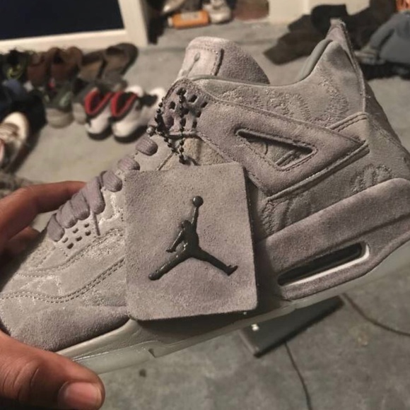 Air Jordan 4 kaws