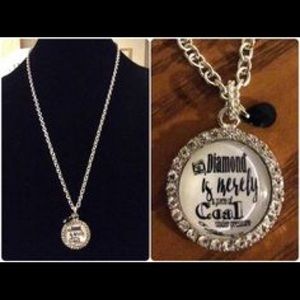 Plunder design necklace.