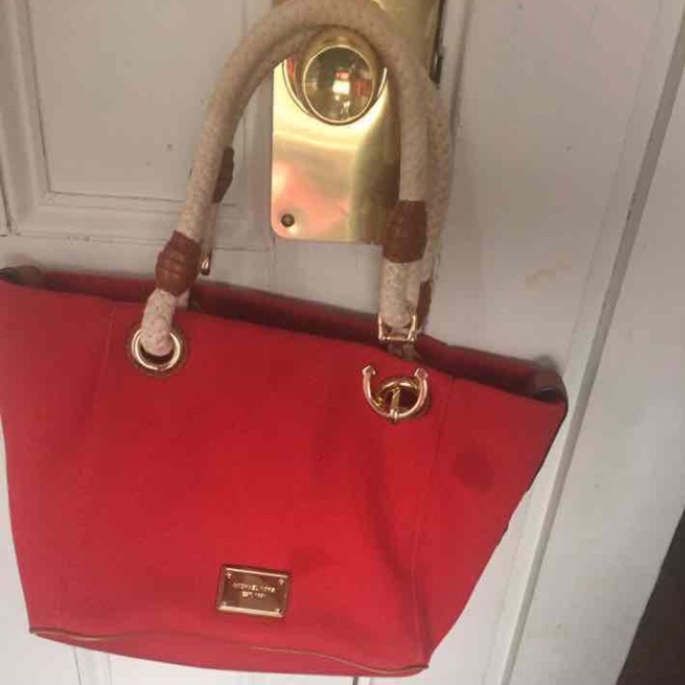 🚫SOLD🚫Michael Kors Red handbag 👜