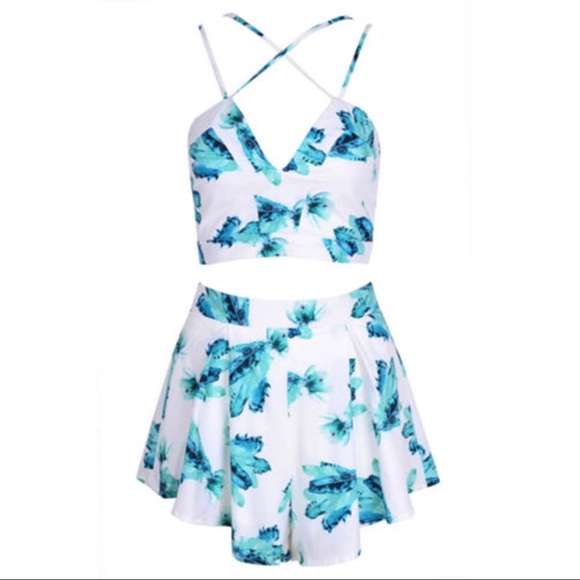 🌊 Blue/ White floral play suit set. - Picture 2 of 4