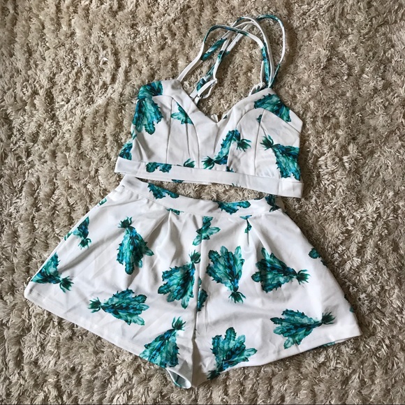 🌊 Blue/ White floral play suit set. - Picture 4 of 4