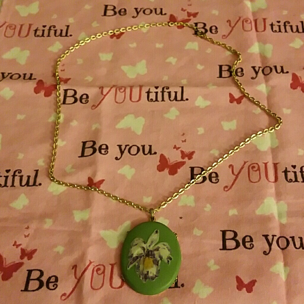 Retro pendant, and gold tone chain, costume