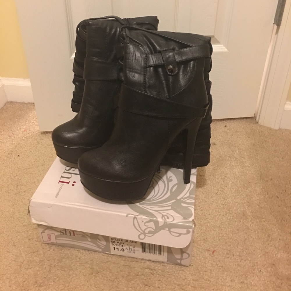 Sizzle black high boots
