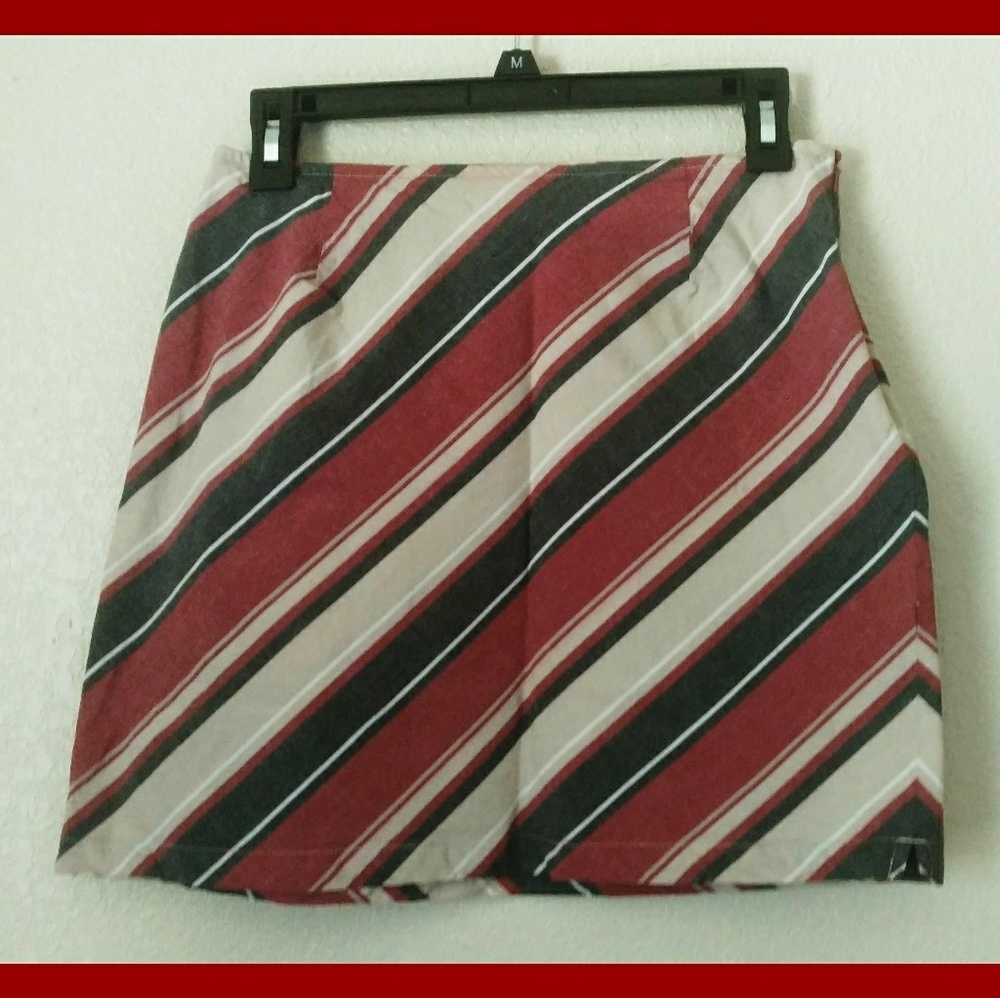 SKIRT - Picture 2 of 2
