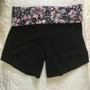 💁🏻 NWOT VICTORIA'S SECRET YOGA SHORT 💁🏻