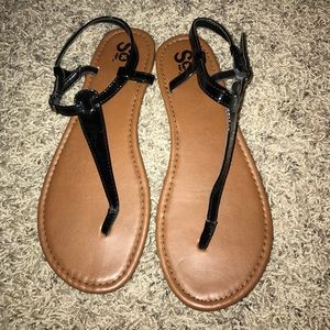 SO black sandals