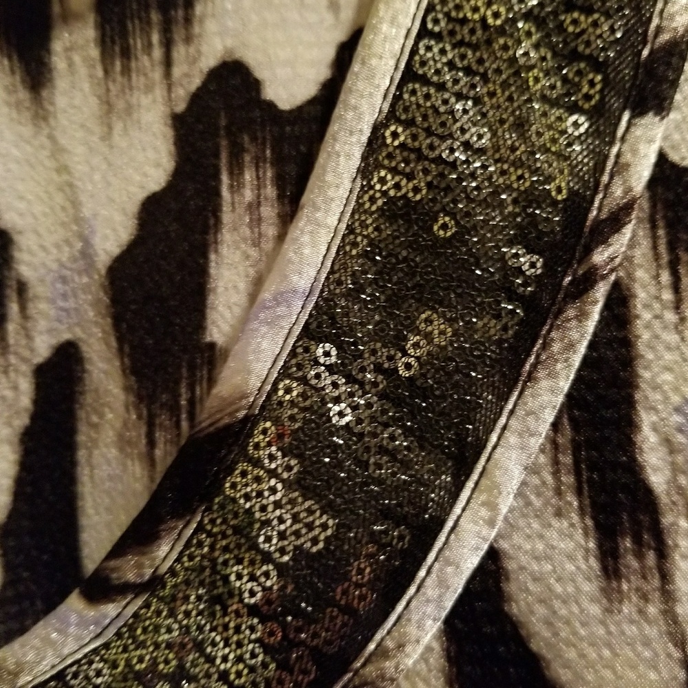 FASHION BUG BLOUSE - Picture 6 of 7