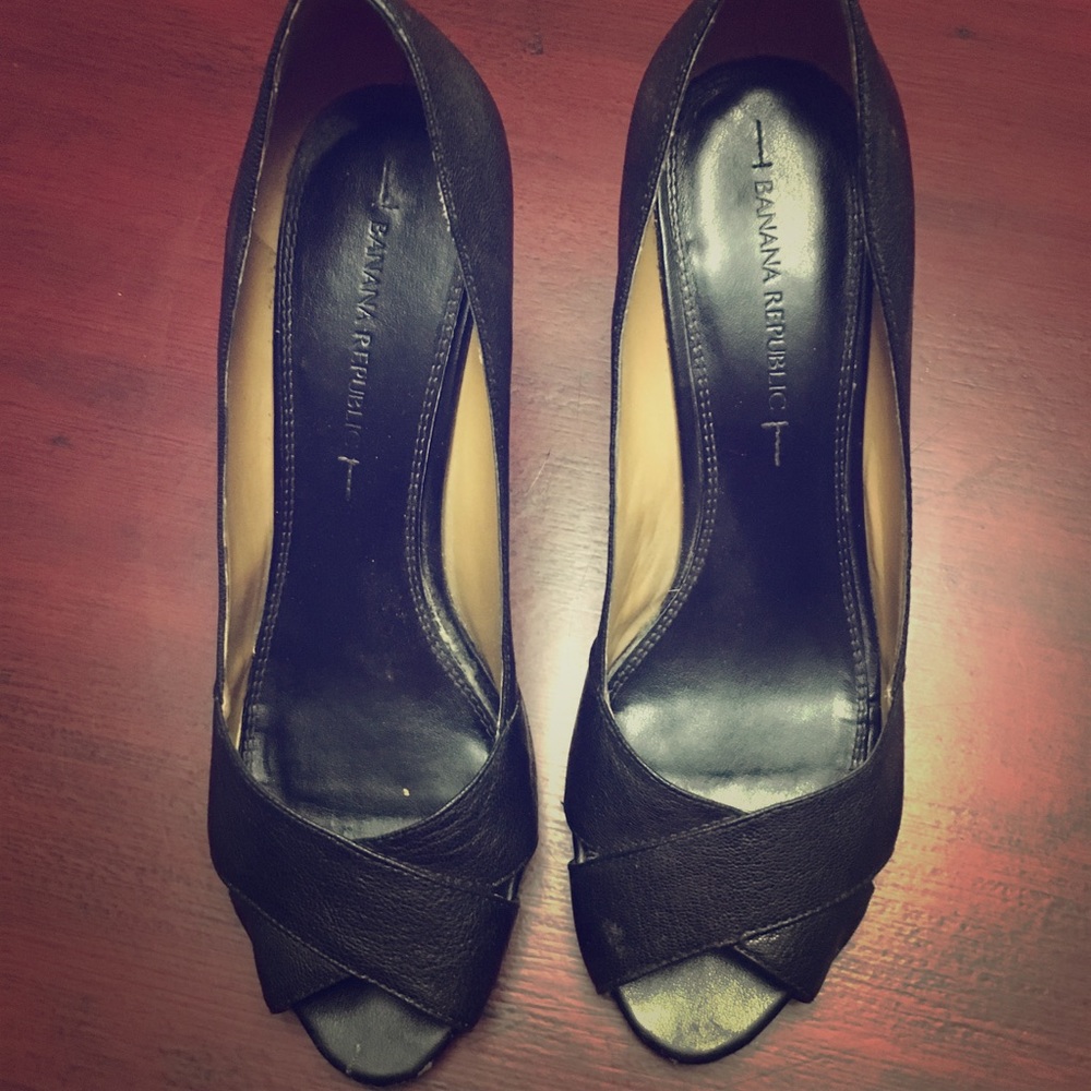 Black Banana Republic Wedges