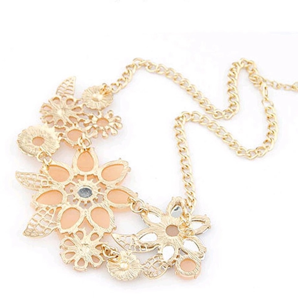Peach Kiss Statement Necklace β€οΈ - Picture 4 of 4