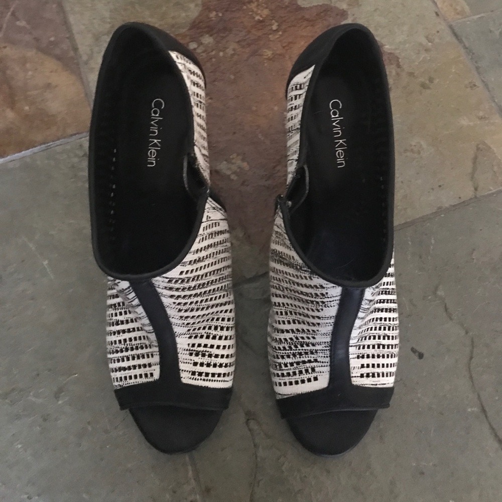 Heels - Picture 2 of 4