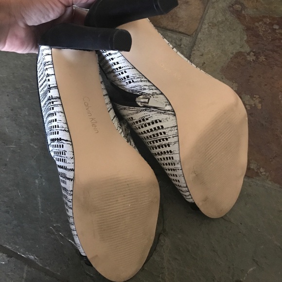 Heels - Picture 4 of 4