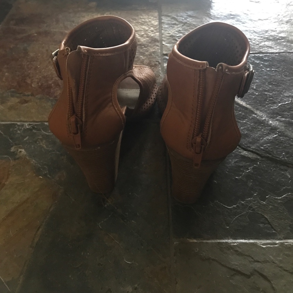 Heels - Picture 3 of 4