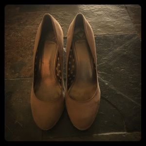 Wedges. Light pink .