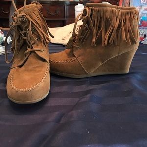 ✨Fringed booties☺️