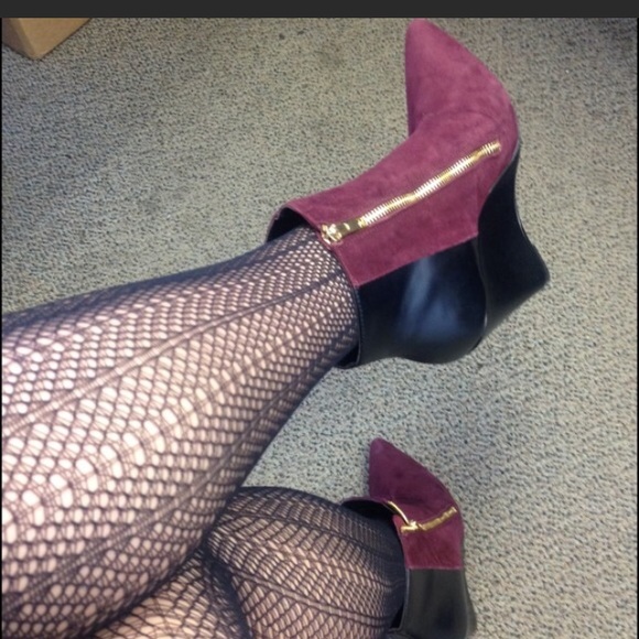Steve Madden Shoes - Steve Madden burgundy booties