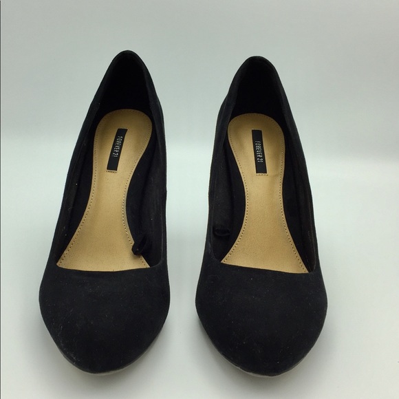 Stunning blacking velvet heels, size 8! - Picture 2 of 5