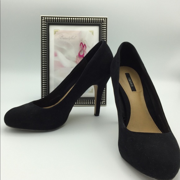 Stunning blacking velvet heels, size 8! - Picture 4 of 5