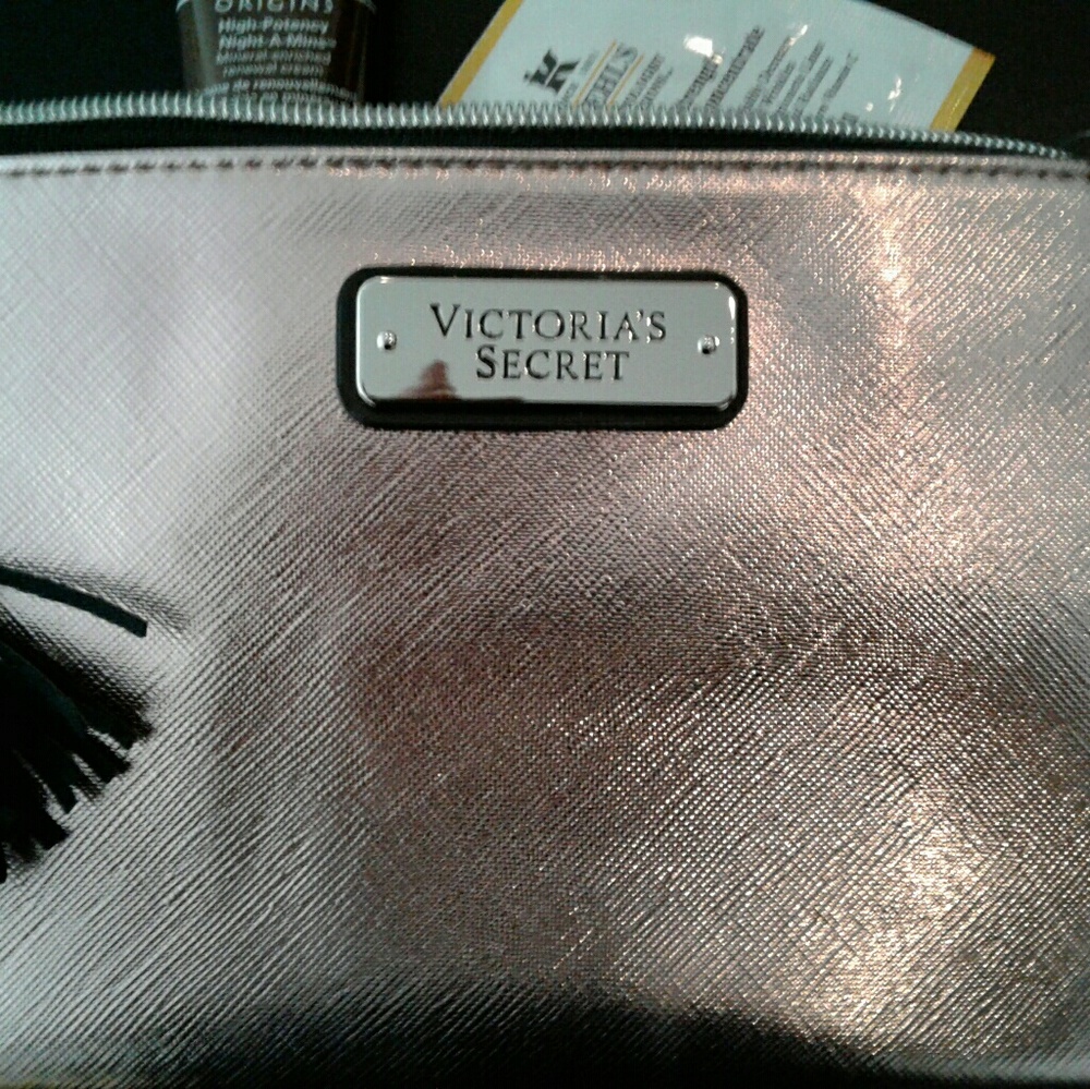 NWT VICTORIA SECRET MAKE UP BAG WITH SAMPLES