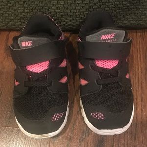 EUC Nike Free Toddler 👟🖤💗