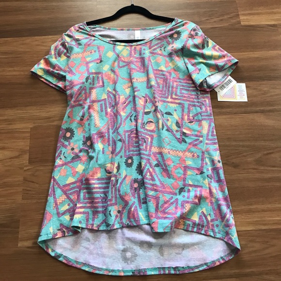 LuLaRoe Tops - LulaRoe Classic T- size L