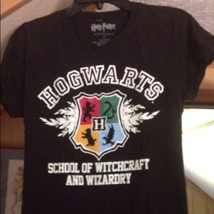 🔴Hogwarts crest shirt