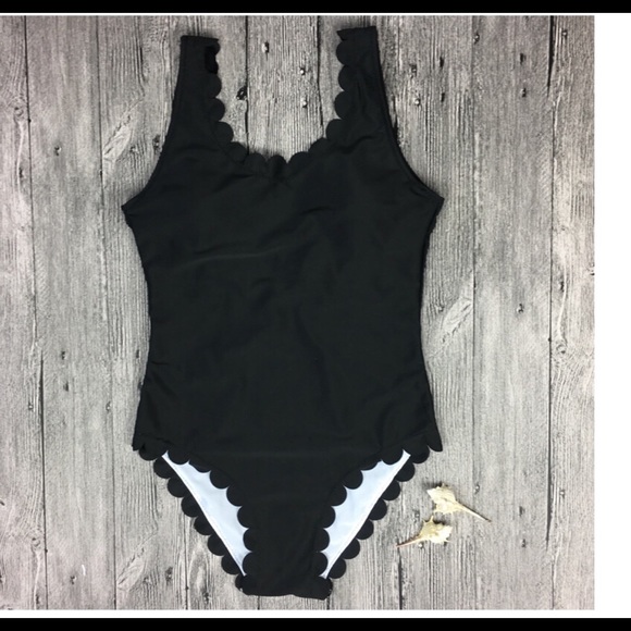 Demi scallop monokini swimsuit - Picture 2 of 3