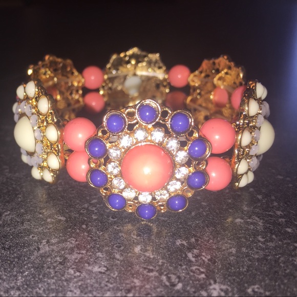 Jewelry - Pretty Rhinestone Stretch Bracelet