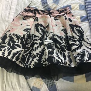 Adorable floral printed mini skirt
