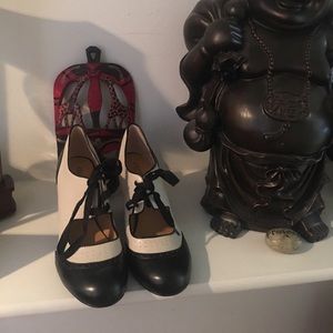 Crown vintage two tones wedges