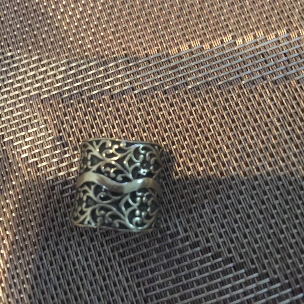 Size 5. 9.25 sterling silver silpada ring