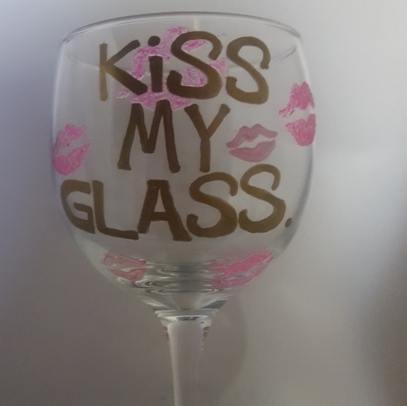 "KISS MY GLASS" HAND PAINTED WINE GLASS - Picture 1 of 4