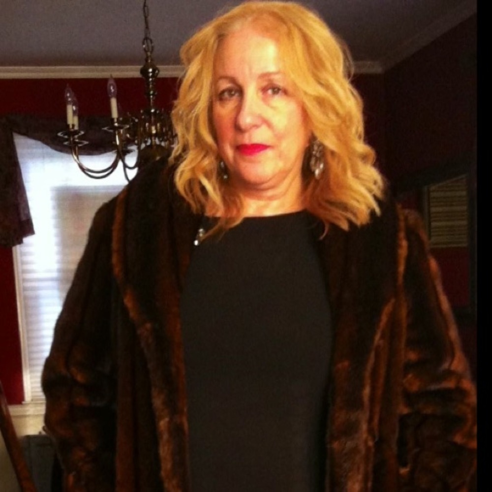 Meet your Posher, Carmela