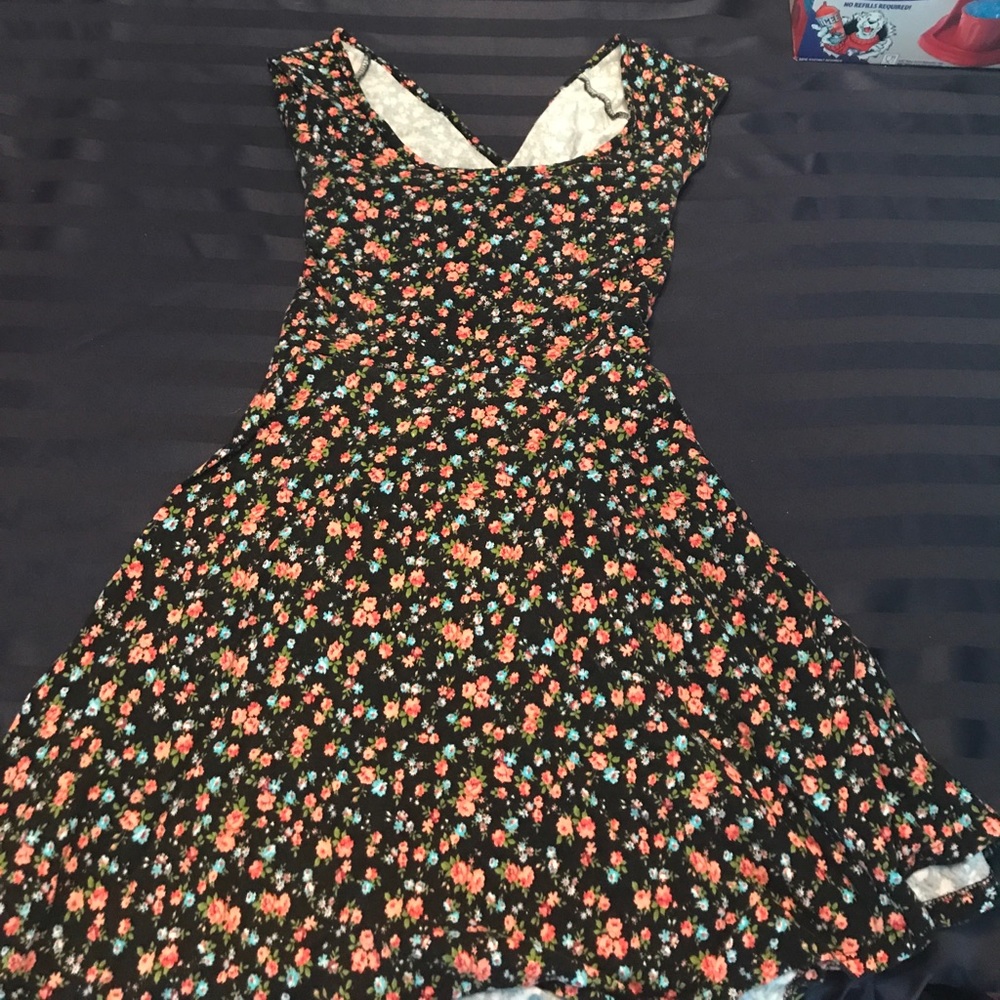 ✨Floral cross back dress☺️