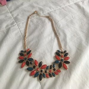 guess statement necklace