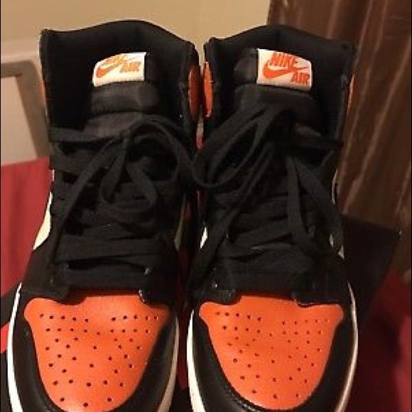 Athletic_Shoes