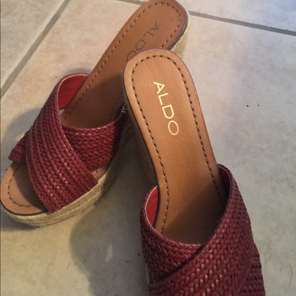 New never worn wedges