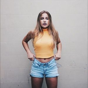 Meet your Posher, Alexis