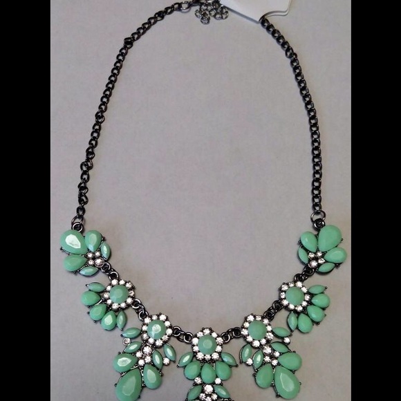 ๐ HP! ๐ Mint & Crystal Statement Necklace - Picture 2 of 5