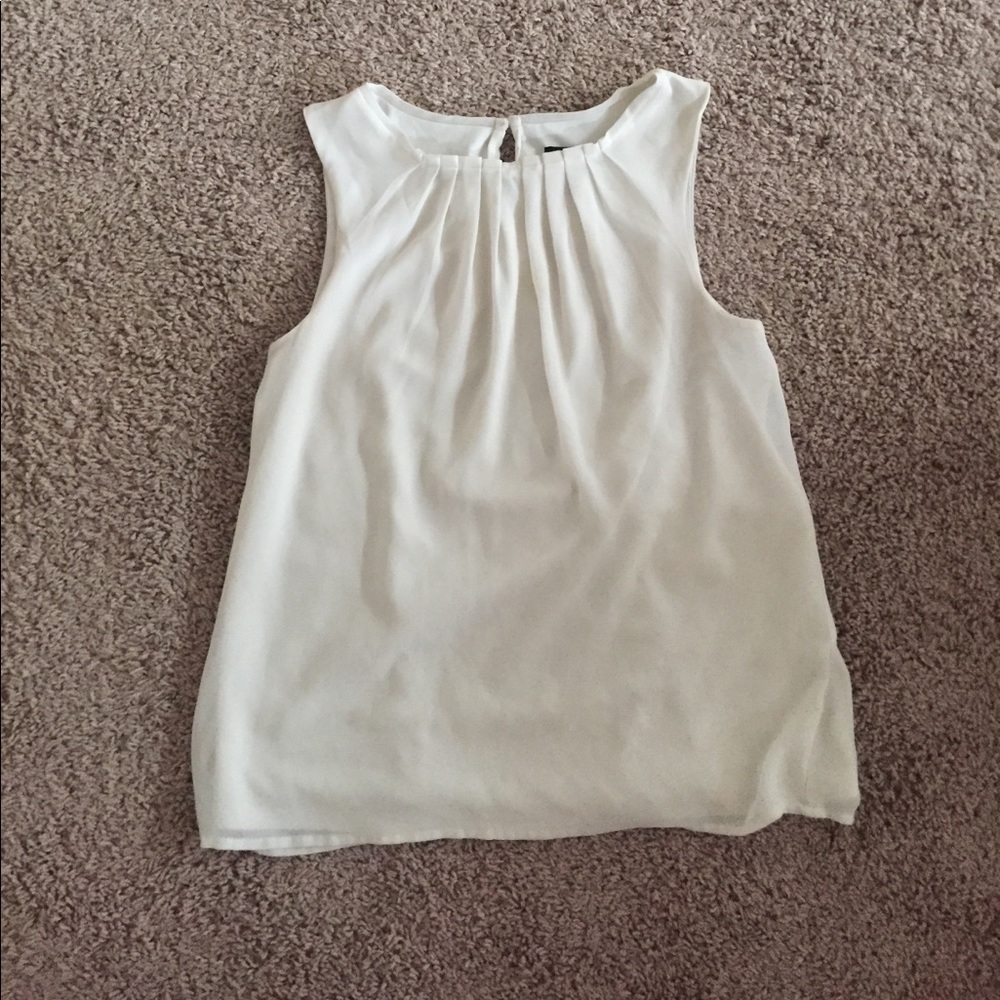 Lined white blouse