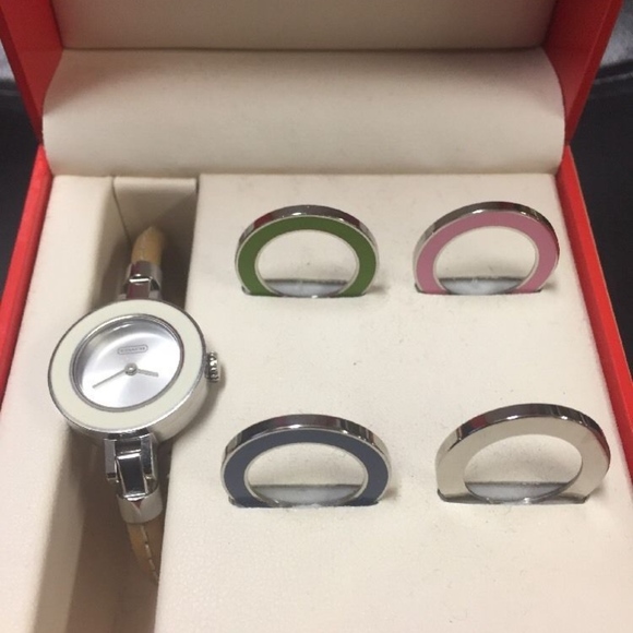 Coach Leather Bangle Watch Interchangeable Bezel - Picture 3 of 4